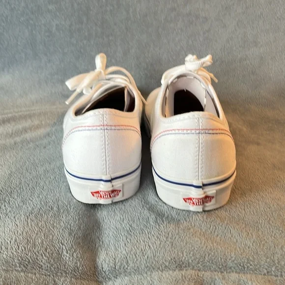 Vans Authentic White Canvas Sneakers. Brand New Men’s 8.0 and Women’s 9.5 - Picture 3 of 4